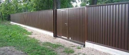 Готовый забор из профнастила