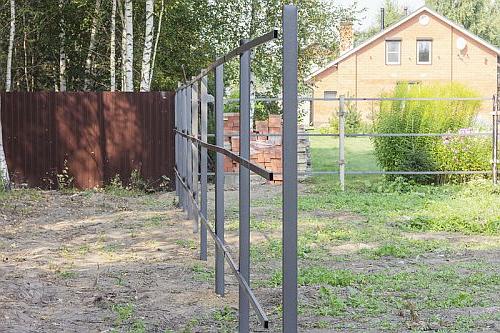 Каркас для забора из профнастила