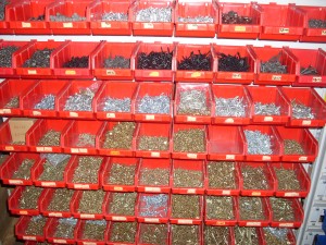 Ассортимент крепежа в магазине на Центральном рынке