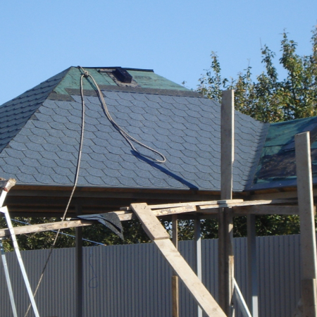 Николаев, Ракетная Роща. Материал - битумная черепица.