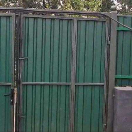 Vorota-z-profnastylu