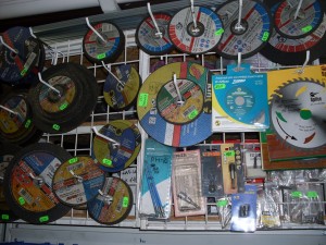 Инструмент в магазине на Центральном рынке Николаева