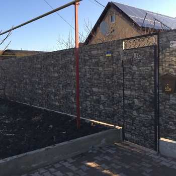 Паркан із профнастилу Дикий камінь