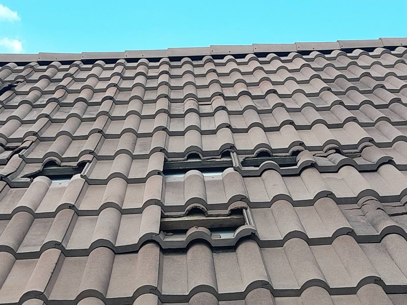 Фото полімерпіщаної черепиці поганої якості