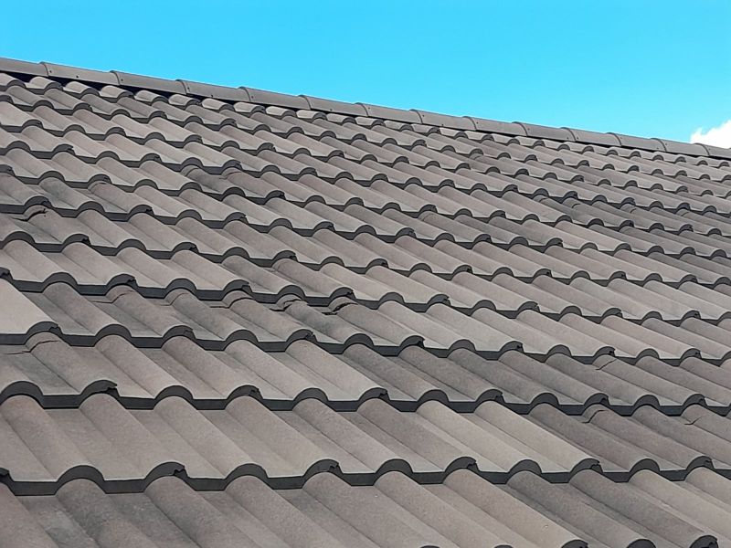 Фото даху з неякісною черепицею