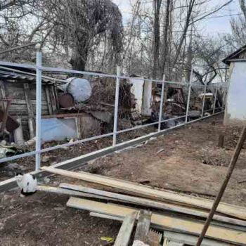 Встановлення паркану з профнастилу