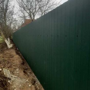 Трихати - паркан із профнастилу