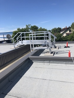 Кровельный переходный мостик